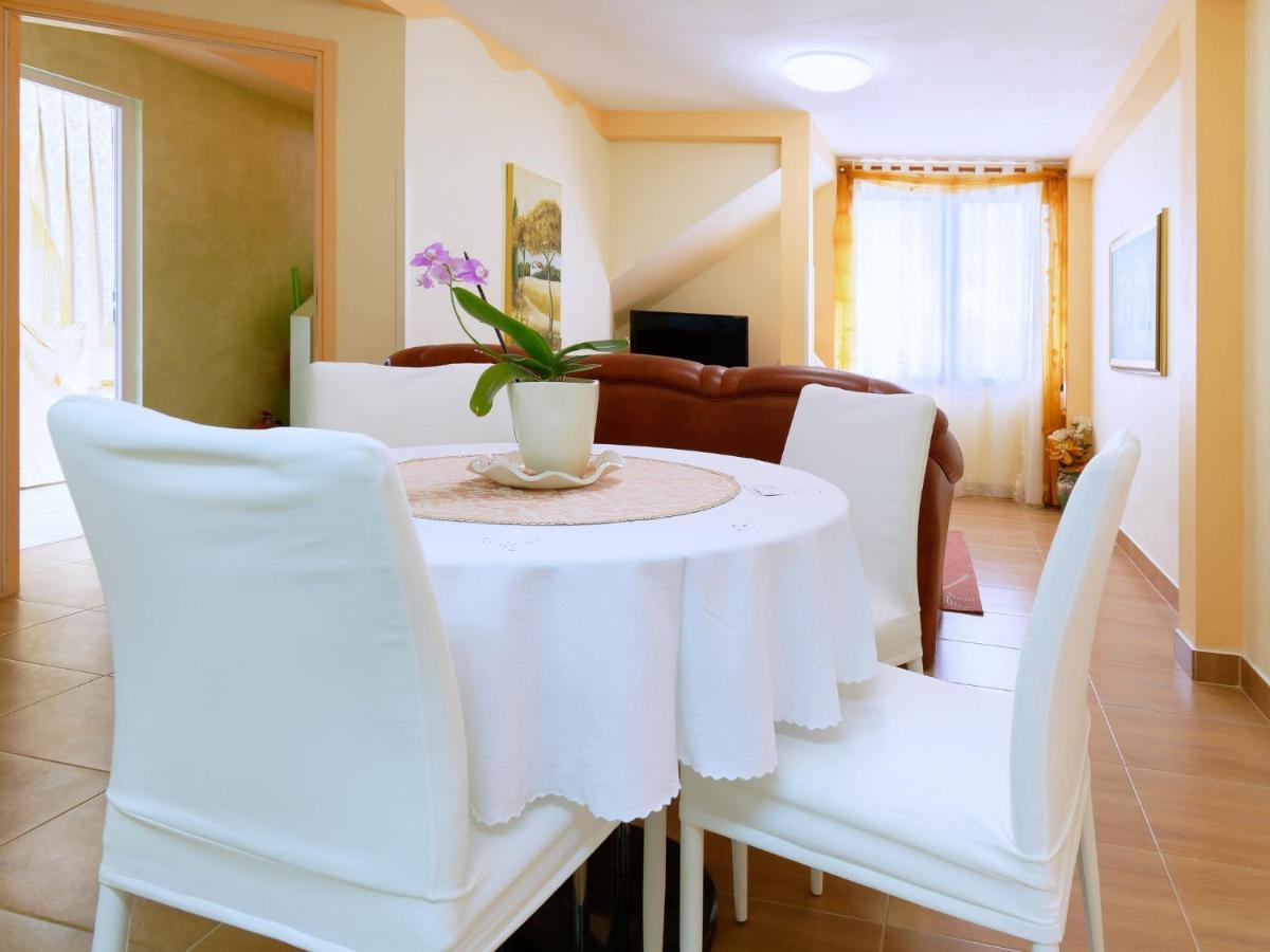 Holiday Home Nevena By Rent Istria Buje Eksteriør bilde