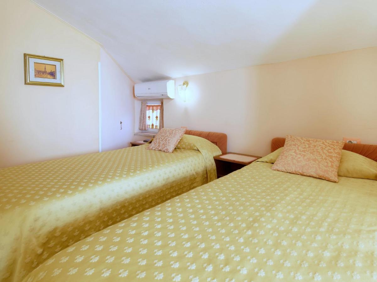 Holiday Home Nevena By Rent Istria Buje Eksteriør bilde