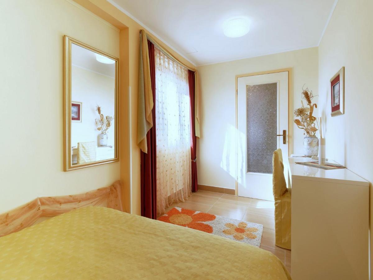 Holiday Home Nevena By Rent Istria Buje Eksteriør bilde