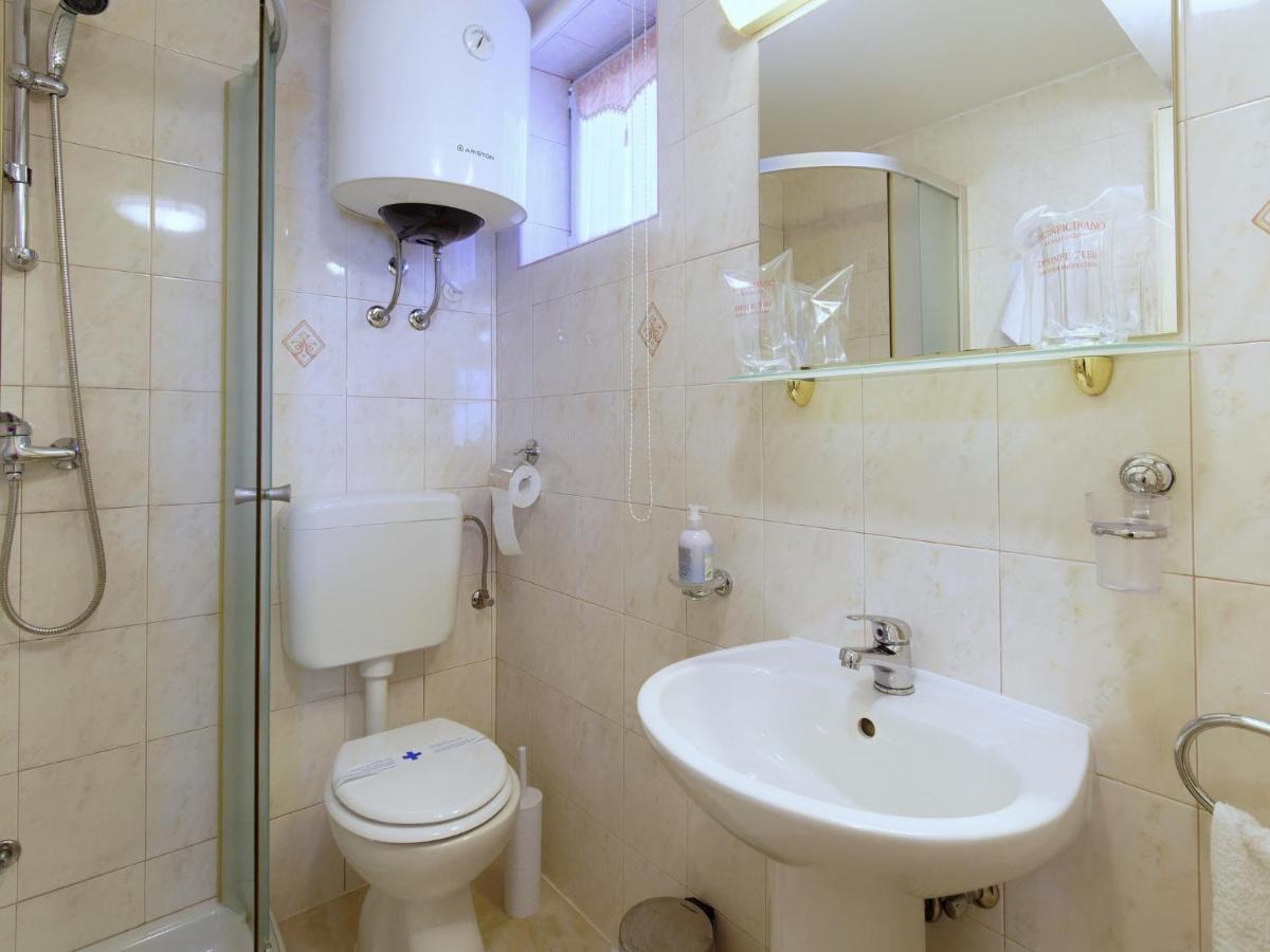 Holiday Home Nevena By Rent Istria Buje Eksteriør bilde