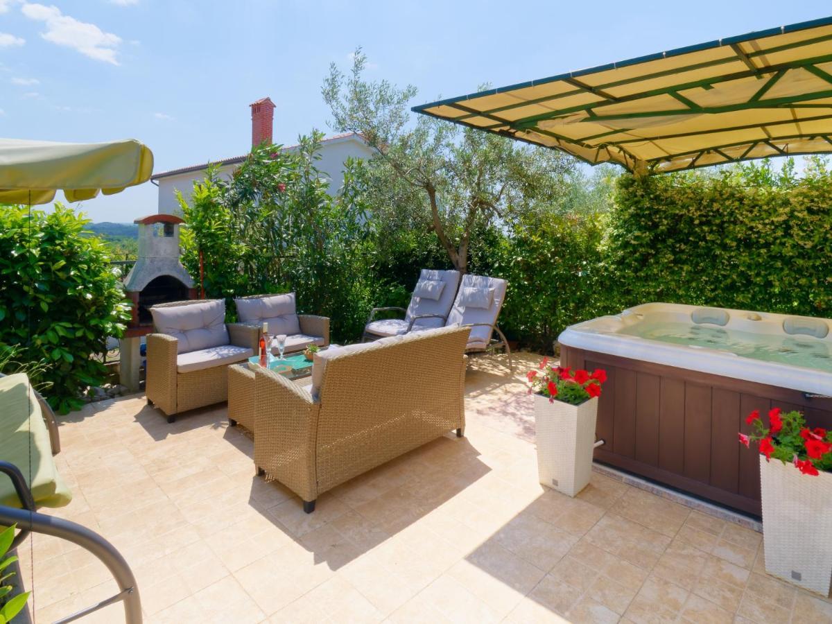 Holiday Home Nevena By Rent Istria Buje Eksteriør bilde